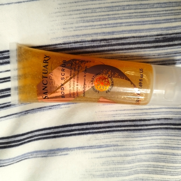 Self care pampering bundle, hot water bottle, slippers, body scrub, bath bomb - Picture 4 of 6